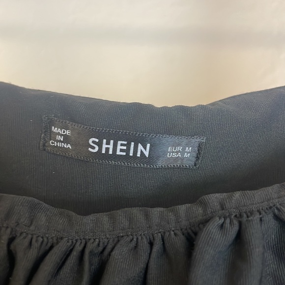 Black Shein Scrunch Top - Picture 2 of 3